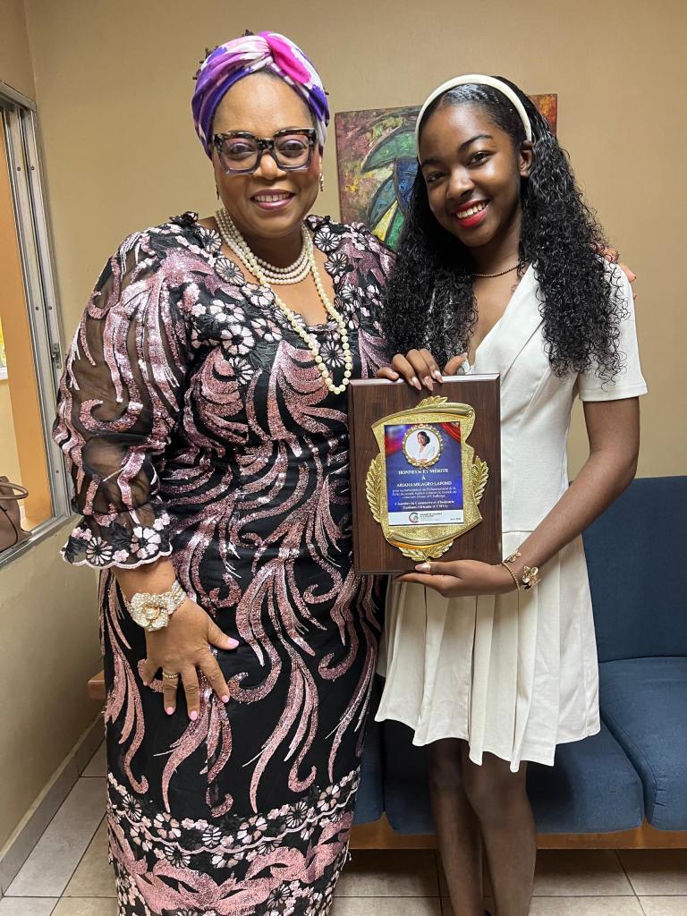 Ariana reçoit une plaque d'Honneur de la CCIHA